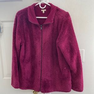 Very soft and comfy. Pretty color. It’s a pinkish, purple color.